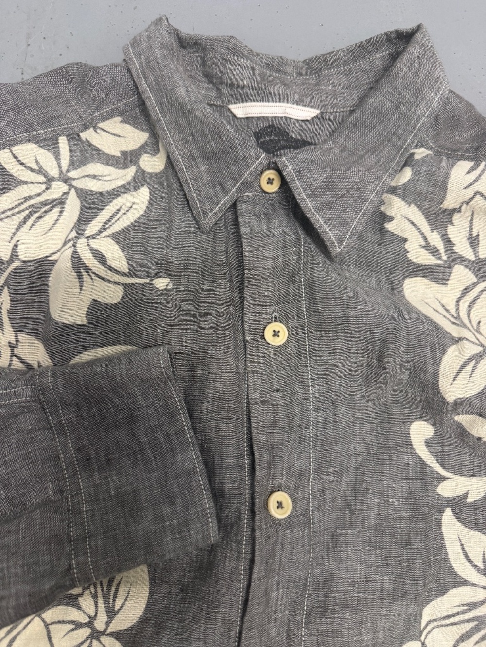 Tommy Bahama 100% linen button shirt size XL blue white Hawaiian floral tropical